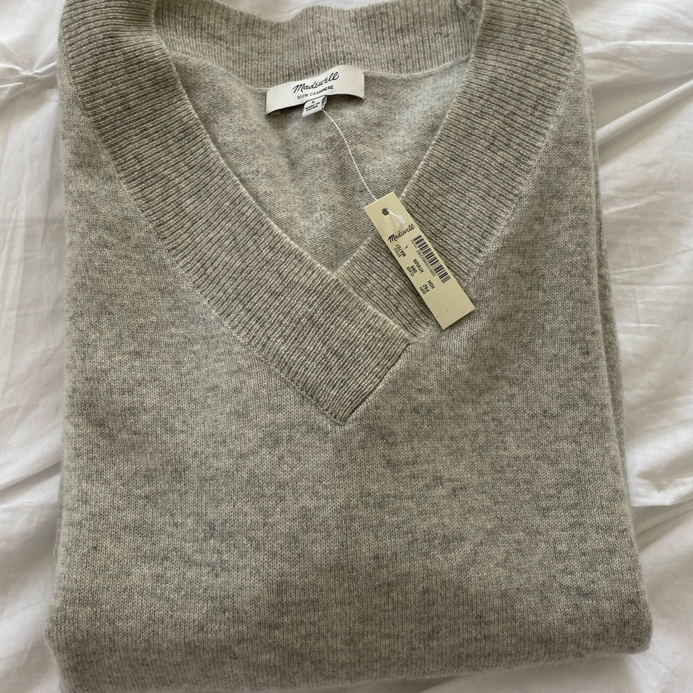Madewell 100% cashmere V Neck NWT